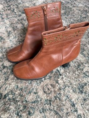 Genuine Leather Clark’s Ankle Eyelet Boots